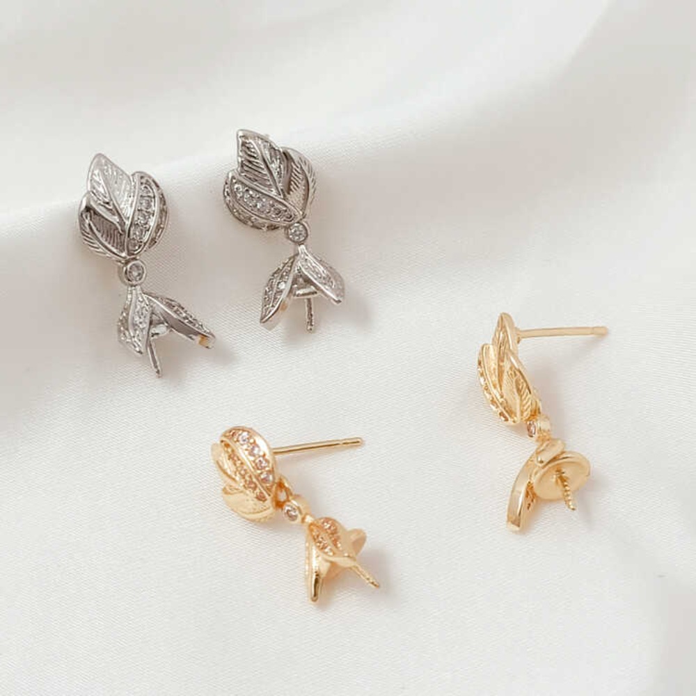 Pearl Earring Stud - 14K Micro-zirconio Barocco Spazzolato Magnolia Fiore