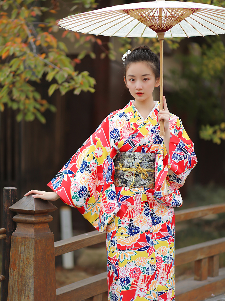 Kimono Tradizionale Giapponese - Japanese Women Formal Wear recensione e prezzo