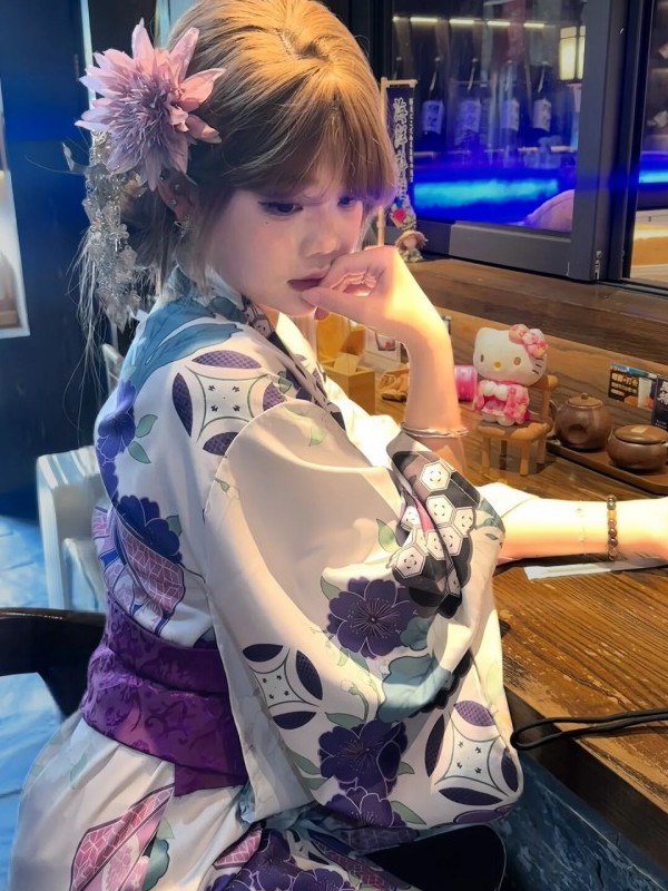 Kimono Tradizionale Viola per  - Japanese Women Formal Wear recensione e prezzo